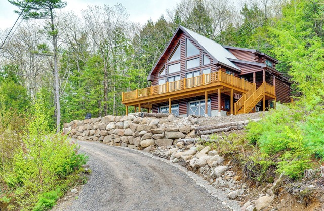 Mtn-View Deck: Scenic Conway Log Cabin!