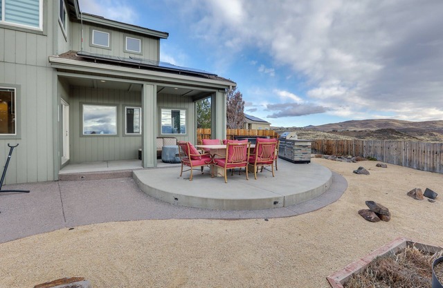 Mtn-View Escape w/ Hot Tub in Sparks!