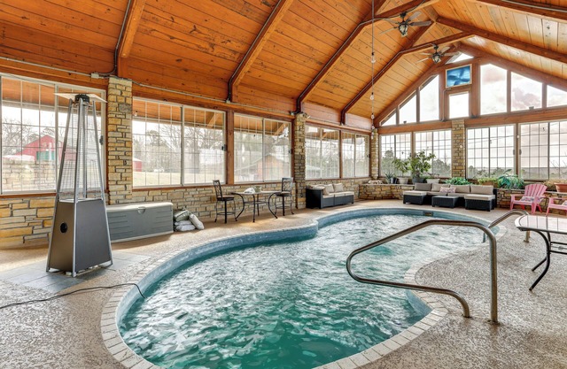 Mtn-View Shirley Pool House: Pets Welcome!
