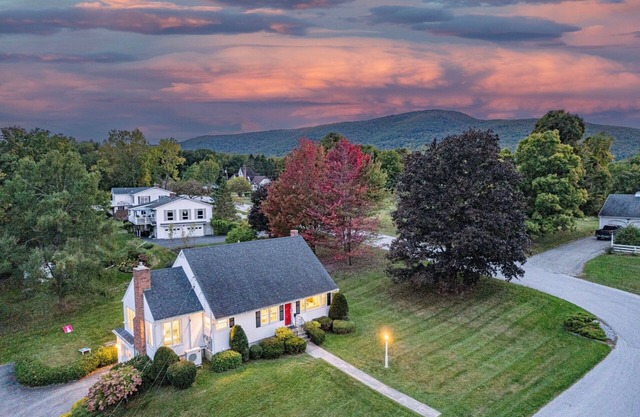 Mtn Views, 3 King Beds, Game Room, Chef's Kitchen