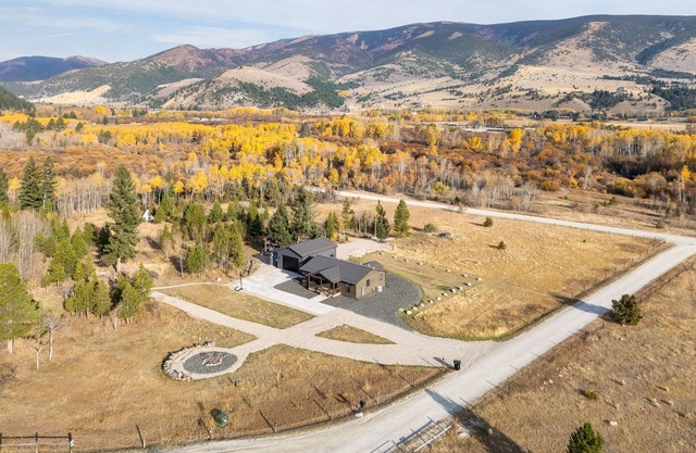 Air Conditioning, Fire pit, Views for Miles