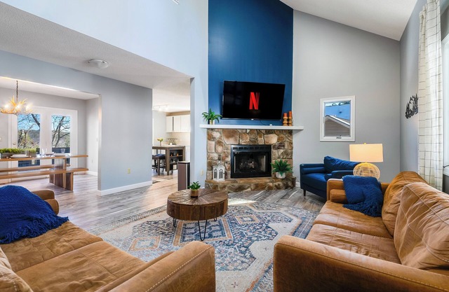 Mtn Views~Hot Tub~2 Game Rms~Fire Pit~Pet Friendly~Top of Mountain