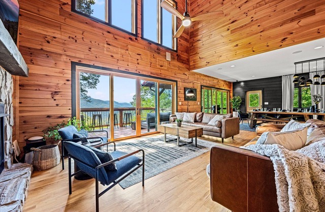 Mtn Views, Sauna, HotTub, GameRm, Firepit, Theatre, 5000 sqft, luxeCabin Slps 23