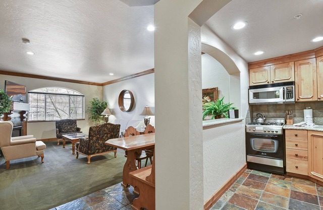 Mtn Villa Retreat~Hot Spring, Skiing & Park City Villa 2018-1