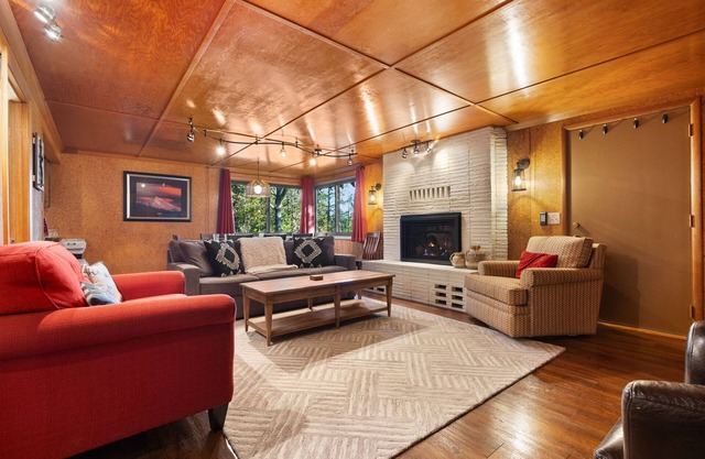 Mucoy Retreat, Government Camp, Cozy Cabin, Ski Inn Location