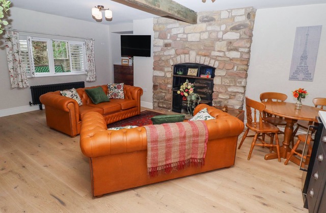 MUFFINS, character holiday cottage, with a garden in Wooler