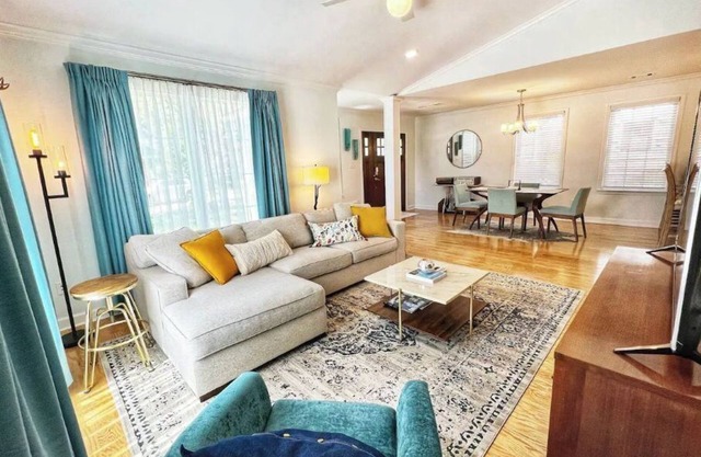MULBERRY HOUSE in the Heart of the Heights