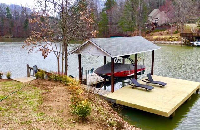 MULTI-FAMILIE, RÜCKSTRASSE MIT SEE, Whirlpool, Kayaks, GAMEROOM, SPACIOUS