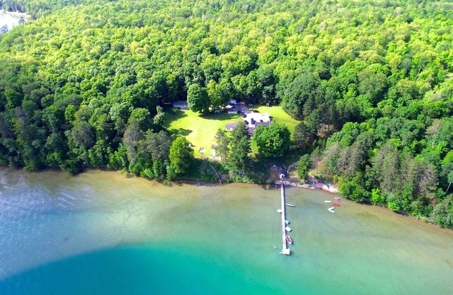 Multi-home 32 Acre Group Retreat auf unberührten Zuckersee