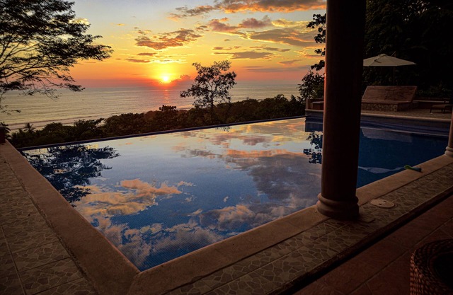 Mehrstöckige 6BR Villa mit hervorragendem Sonnenuntergang und Meerblick!
