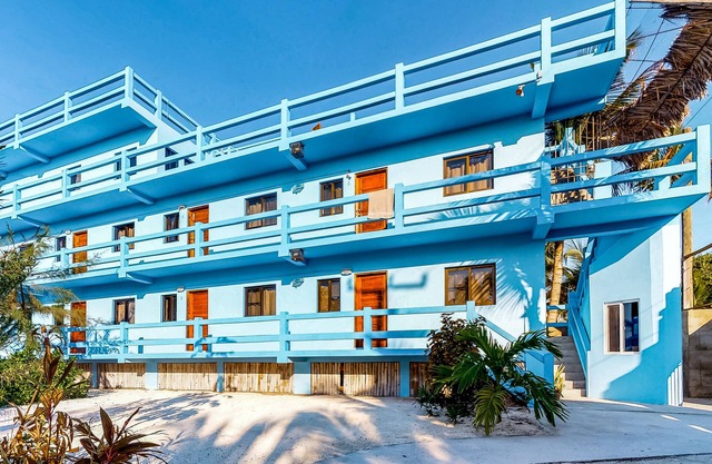 Familienfreundliche Unterkunft mit mehreren Suiten, privatem Pool und Meerblick - Strand in der Nähe!