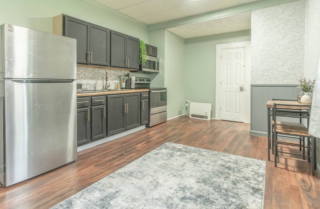 Cozy Studio style apartment with queen Murphy bed and home theater