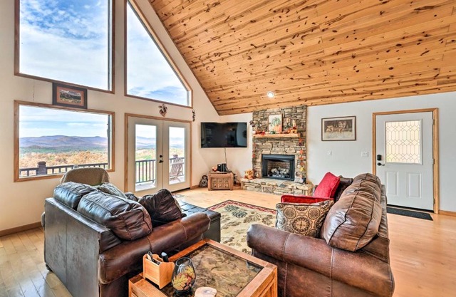 Murphy Cabin with Fire Pit and Stunning Mtn Views