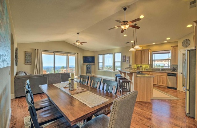 Murphys Retreat with Canyon Views and Game Room