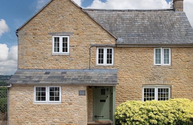 Murray's Cottage - sleeps 5 guests in 3 bedrooms