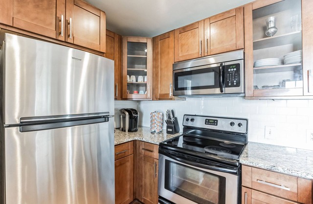 Music City Cottage – A Charming 2 BDR Retreat for Couples and Families!