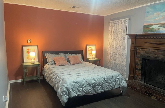 +Music City Home near Airport!!+