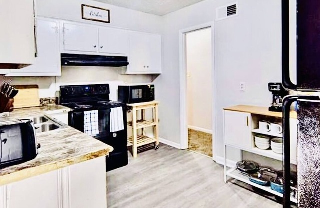 +Music City House Near Airport+