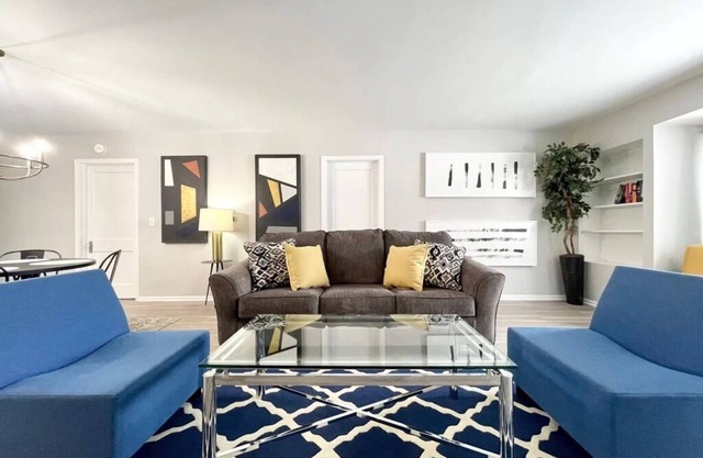 Muskegon Cozy Cutler Cottage.