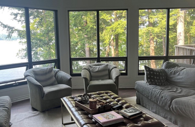 Muskoka All-Season Lake Rosseau Family Cottage – Port Carling