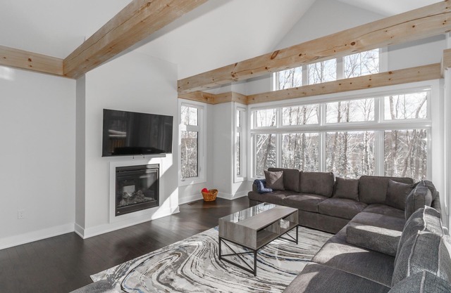 Muskoka Cottage ~ Algonquin ~ Dwight ~ Lake of Bays ~ Blazing Internet ~ SmartTV