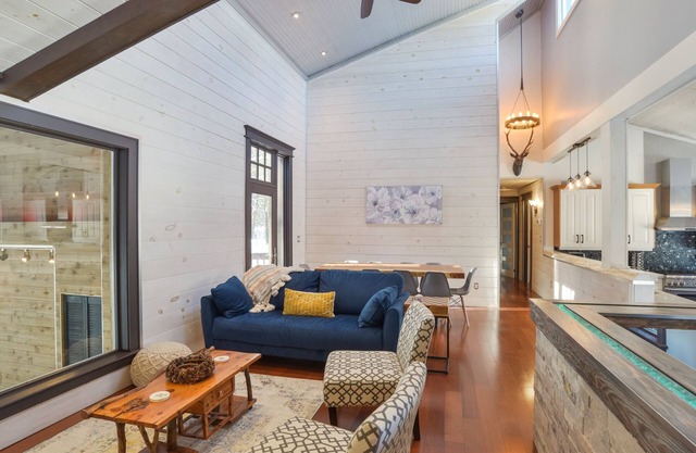 Muskoka Forest Chalet with a Private Indoor Pool