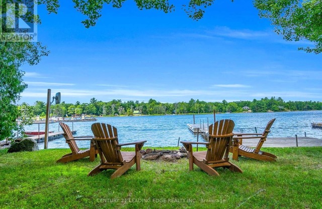 Muskoka Honey Harbour Private Lake Front with Hot Tub!