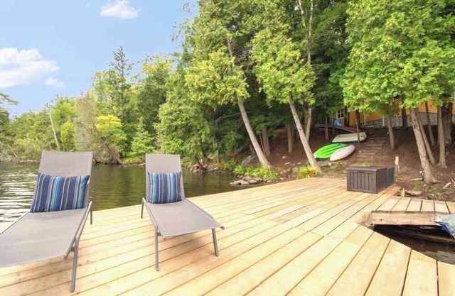 Muskoka Serenity- 4 bedrooms, 2 bathrooms Cottage