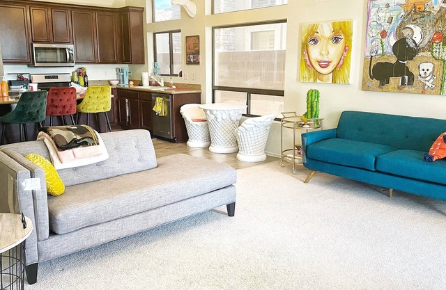 *Must See* Upscale & Fun - Private Home in Family Friendly Area