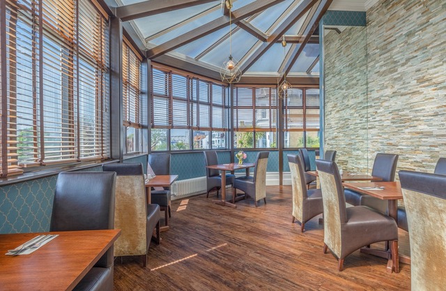 Muthu Westcliff Hotel (Near London Southend Airport)