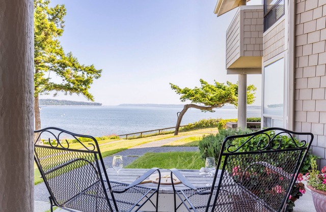 Mutiny Bay Condo by AvantStay | Walk to the Beach