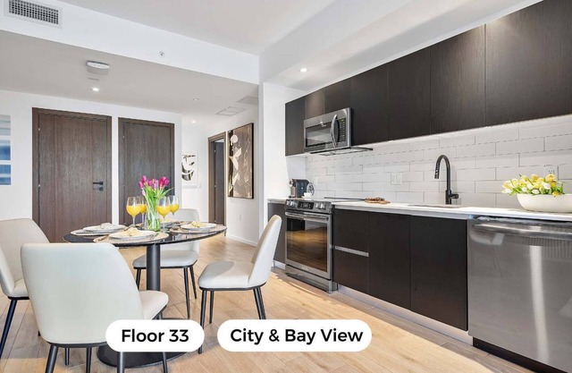 MVR Top-floor 3BR Stay with skyline views
