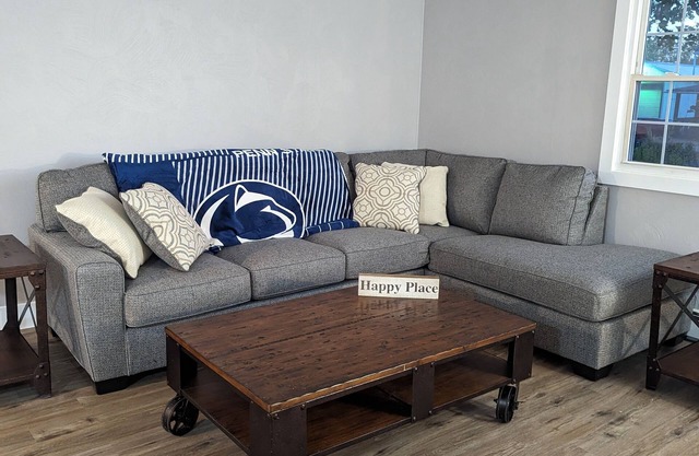 My Happy Place-4BR,3BA-2.5 miles to Beaver Stadium