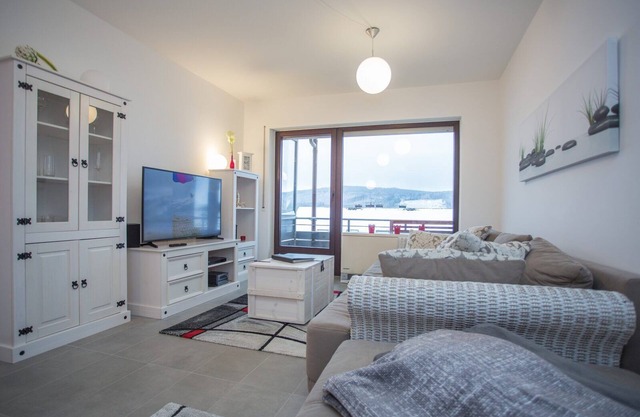 My Holiday House: modernes Appartement in Hanglage am Waldrand