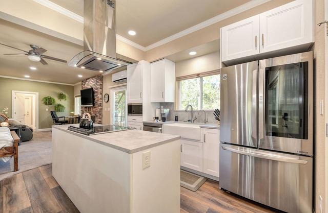 My Lil' Piece of Heaven. 1 mile to Rollins Lake. Full kitchen. Dog-friendly.