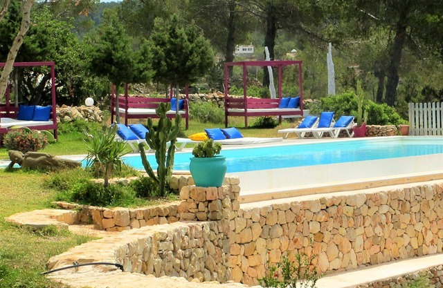 Villa Sun en Ibiza, con piscina, 5 habitaciones, con capacidad para 10 personas.