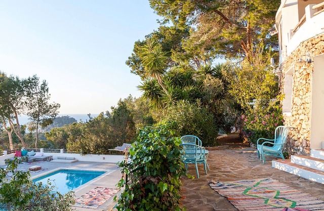 My Rental Homes | Villa Cave with garden and pool