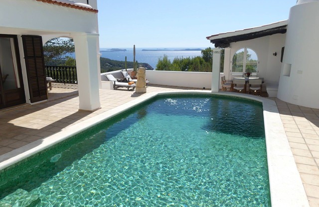 Villa in Sant Antoni De Portmany mit 4 Schlafzimmern 8 Schlafplätzen