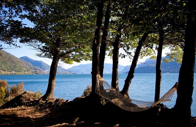 Olgiasca Villa es una villa de lujo en el lago Como, con piscina y jacuzzi privado, vistas casa ingenio