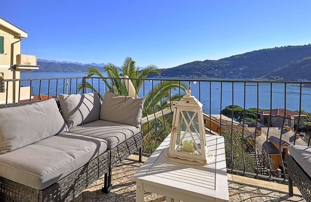 Casa Venere ist eine schöne Wohnung in Portovenere mit Meerblick, 2 Schlafzimmern und Terrasse für 6 Personen