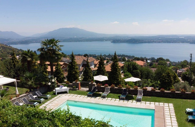 Villa Mariuccia ist eine wunderschöne Villa am Lago Maggiore mit privatem Pool, 7 Schlafzimmern, 5 Schlafzimmern