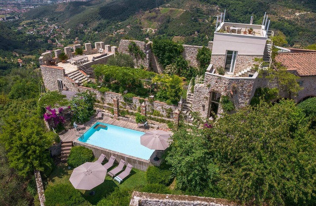 My Rental Homes - La Rocca di Monteggiori with private pool, garden and terrace