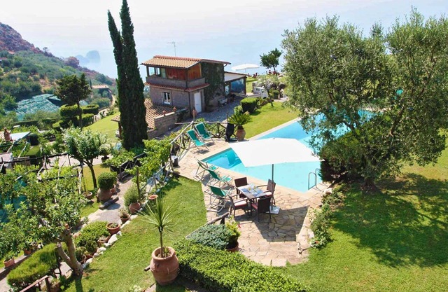 Villa in Sorrent mit 14 Schlafzimmern 27 Schlafplätzen