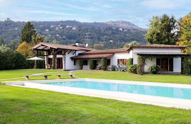 Villa in Lesa mit 4 Schlafzimmern 8 Schlafplätzen