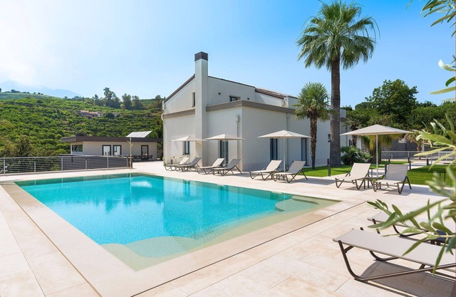 Villa in Mascali mit 6 Schlafzimmern 12 Schlafplätzen