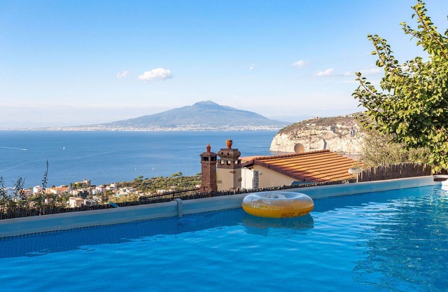 My Rental Homes - Villa Carla with sea view, swimming pool, solarium and BBQ