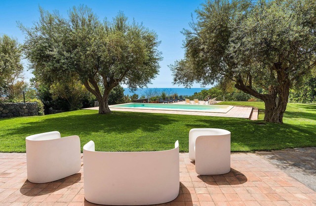 Villa in Milo mit 6 Schlafzimmern 12 Schlafplätzen