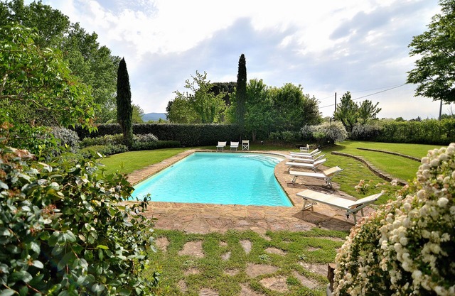 Wohnung in toskanischer Villa mit Pool in der florentinischen Landschaft