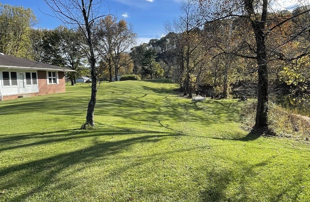 My Way @691, a peaceful spacious place to enjoy with a large yard.