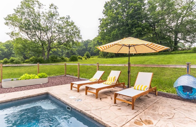 Myers Ridge - Stylish Country Retreat + Pool